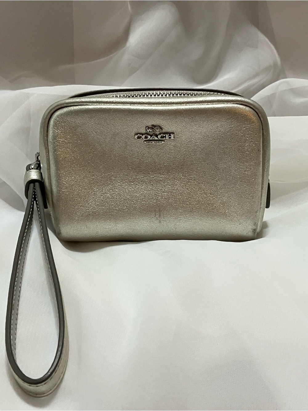 Pouch Square Metallic Leather Wristlet - Picture 13 of 14